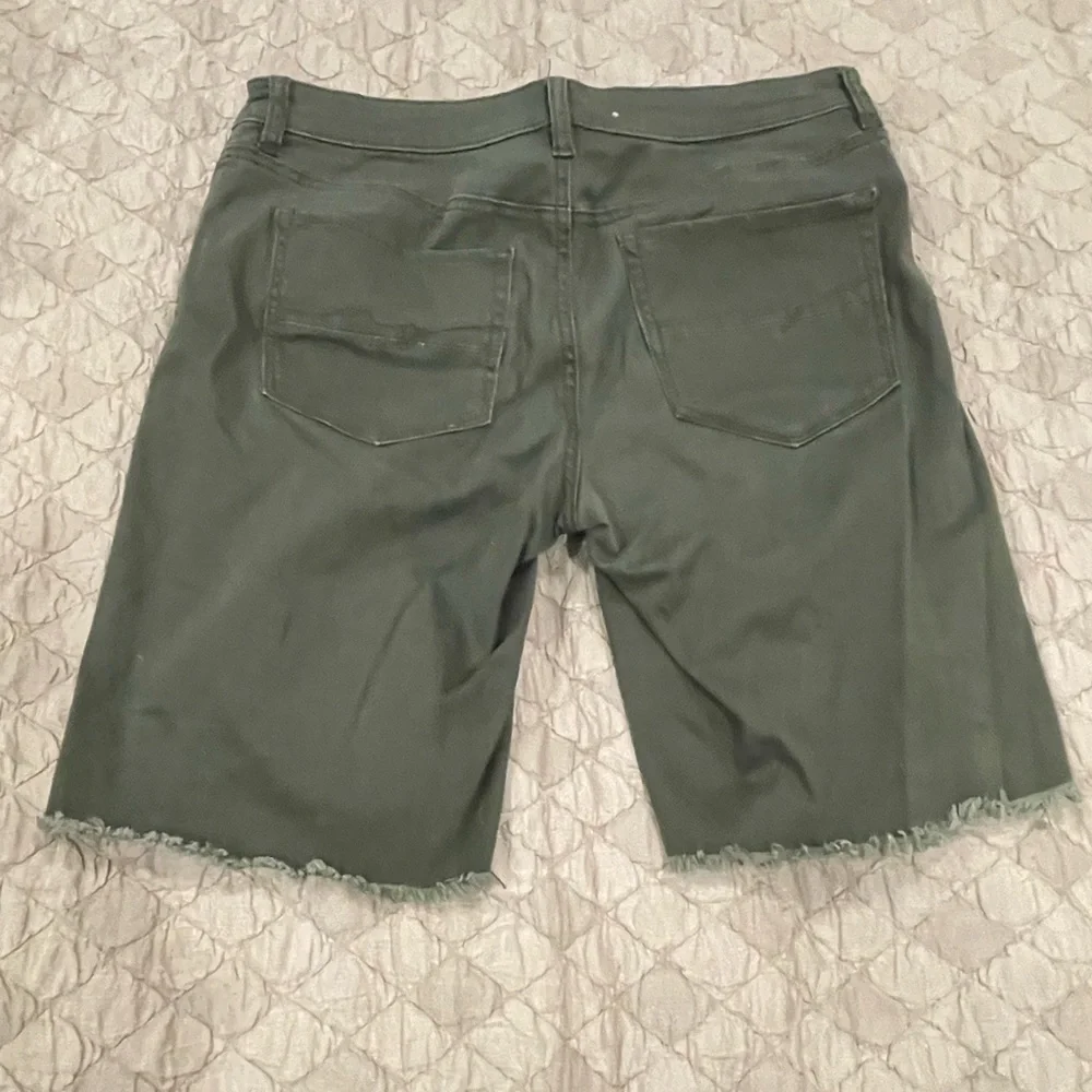 Ripped Olive Green Denim Shorts‎